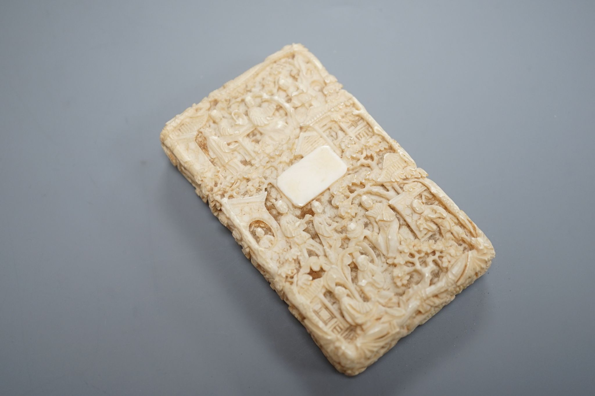 A 19th century Canton ivory card case 9.5cm